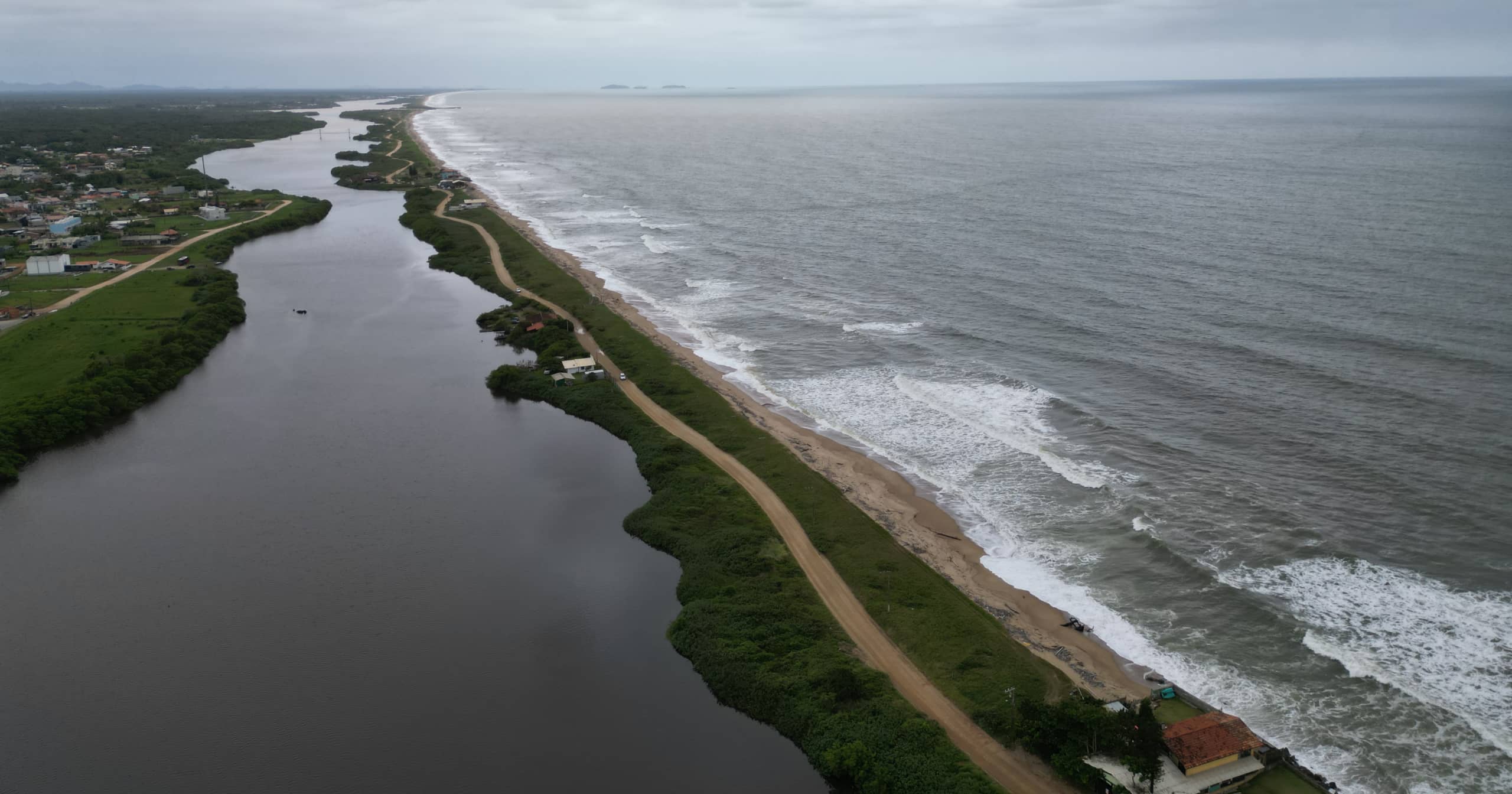 Segurança e Conformidade Legal: O Papel do Seguro RETA Segurança e Conformidade Legal: O Papel do Seguro RETA