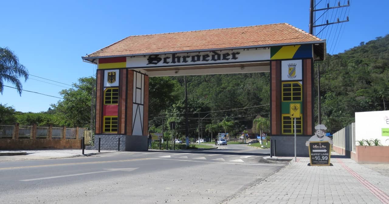 Schroeder, Santa Catarina: Uma Vista Deslumbrante do Alto Schroeder, Santa Catarina: Uma Vista Deslumbrante do Alto